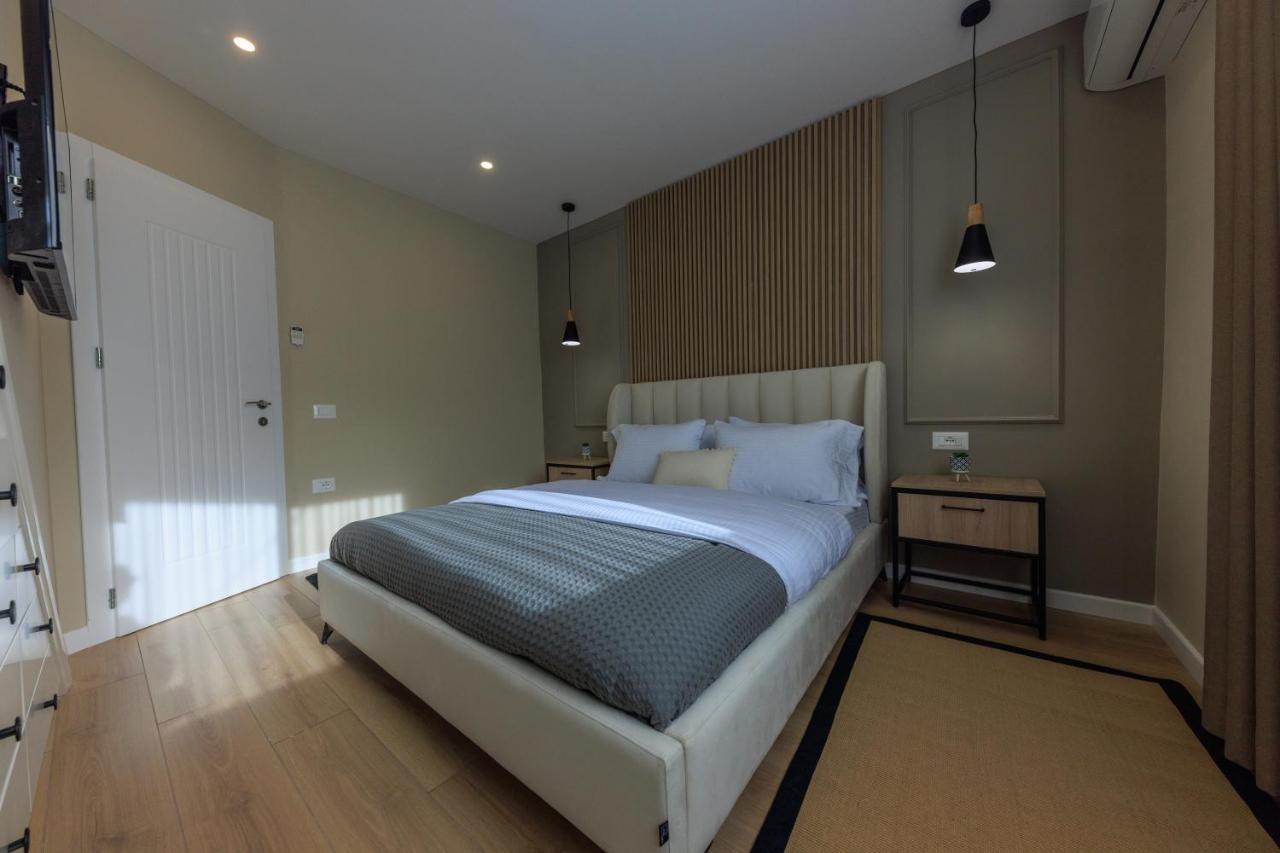 One-Bedroom Rooftop Skyline Central Hidden Gem In Tirana Exterior photo